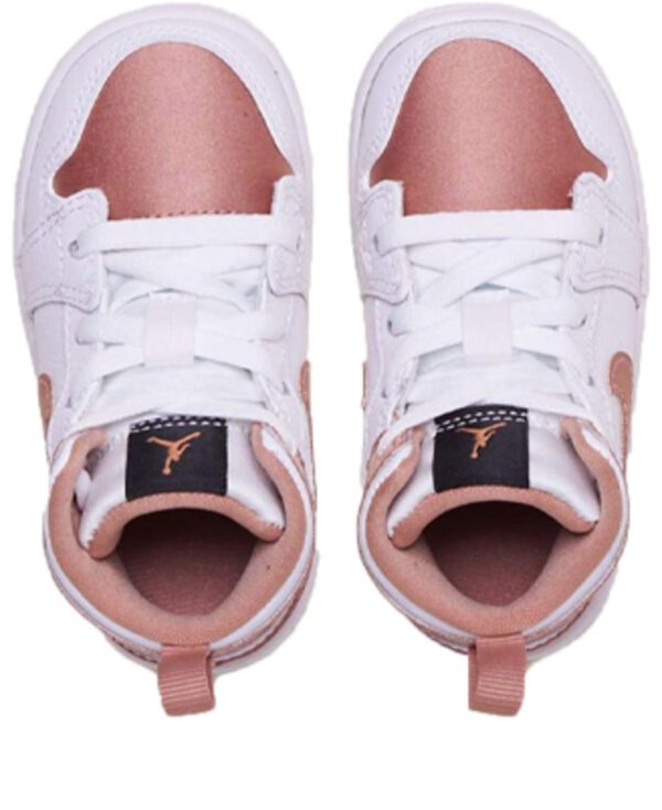 644507-190_3_1296x-1-600x734